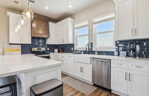 Bayfront Nirvana! by Ryson Vacation Rentals - Photo 12