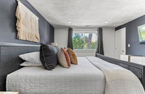 Walk to the Beach - Modern Home with FirePit and Bikes - Foto 31