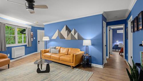 Fun & Funky Asheville Home with Pool Table, Darts - Foto 2