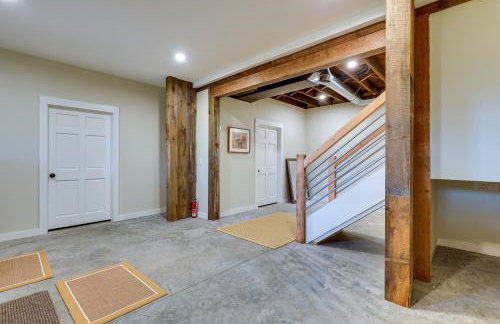 Expansive Wilmot Escape with Deck Near Skiing! - Foto 17