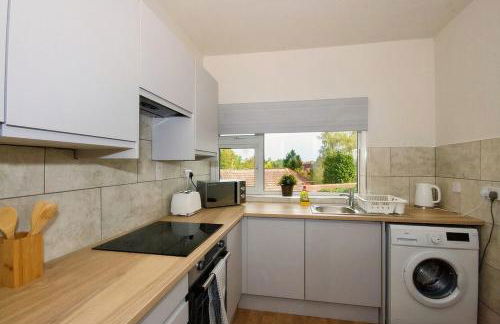 #33 Beautiful 2 bed apt Tamworth Private Parking - Photo 1