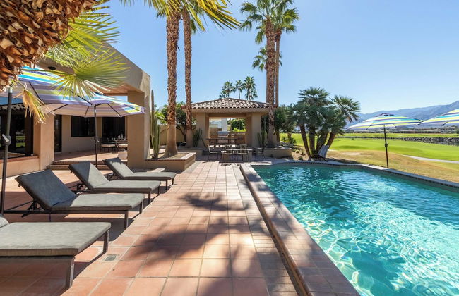 Moonshine by Avantstay Modern & Stylish Estate w/ Bar, Fire Pit & Hot Tub 5 bd - Foto 24