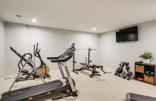 Game Rooms and Gym! Luxe Great Falls Estate - Foto 33