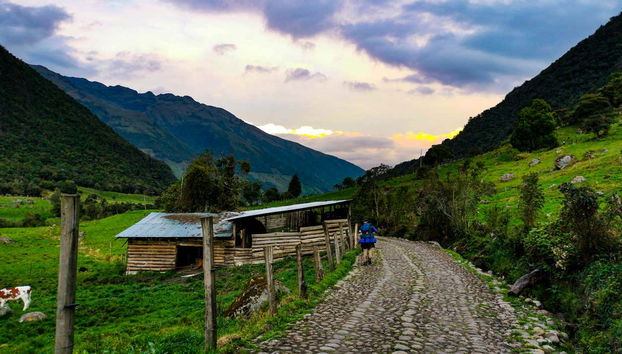 Hiking in the Llaviucu valley