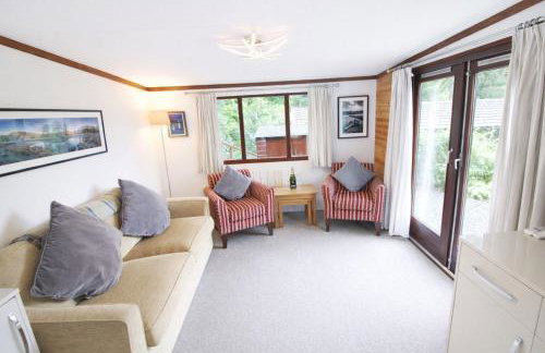 Neaum Crag Lodge ideal for a couple or family with young children in a woodland setting at Skelwith Bridge - Foto 2