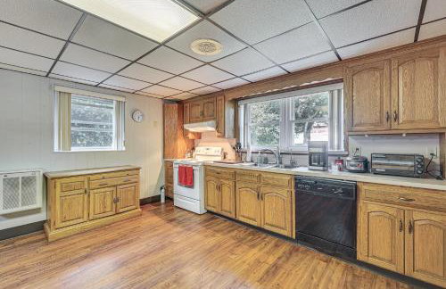 Watertown Home with Yard 1 Mi to Echo Lake Park! - Foto 21