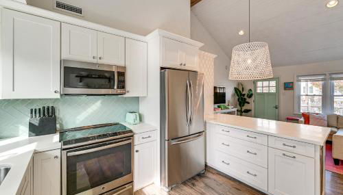 Walk to Beach and Dtwn Dining! Avalon Coastal Escape - Foto 4