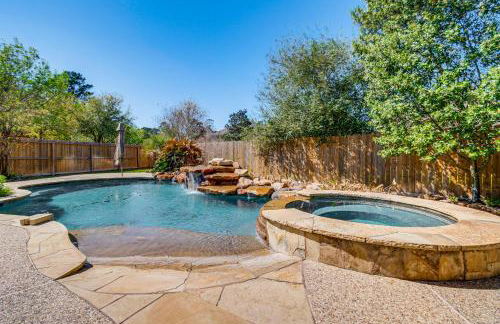 Near Cynthia Woods Mitchell Pavilion Family Home! - Photo 1