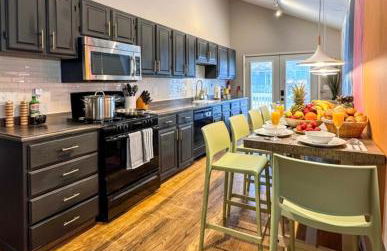 HeartOfRockfrd/NEXPlayground/IndoorHotTub/GameRoom - Foto 5