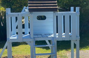 Simply the best ! 4 min walk to Beach, Pubs, Restaurants, Shops, Htd Pool, Hottub, Games rm, 1 acre Garden, BBQ's Coast to Coast cycle path, Beautiful, Bassets acre, Only six 1-3 bedroom SUPERB apartments, Free Parking and WIFI - Foto 23