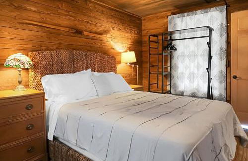 Awendaw Retreat 2 BR Cottage BBQ & Fire Pit - Foto 24