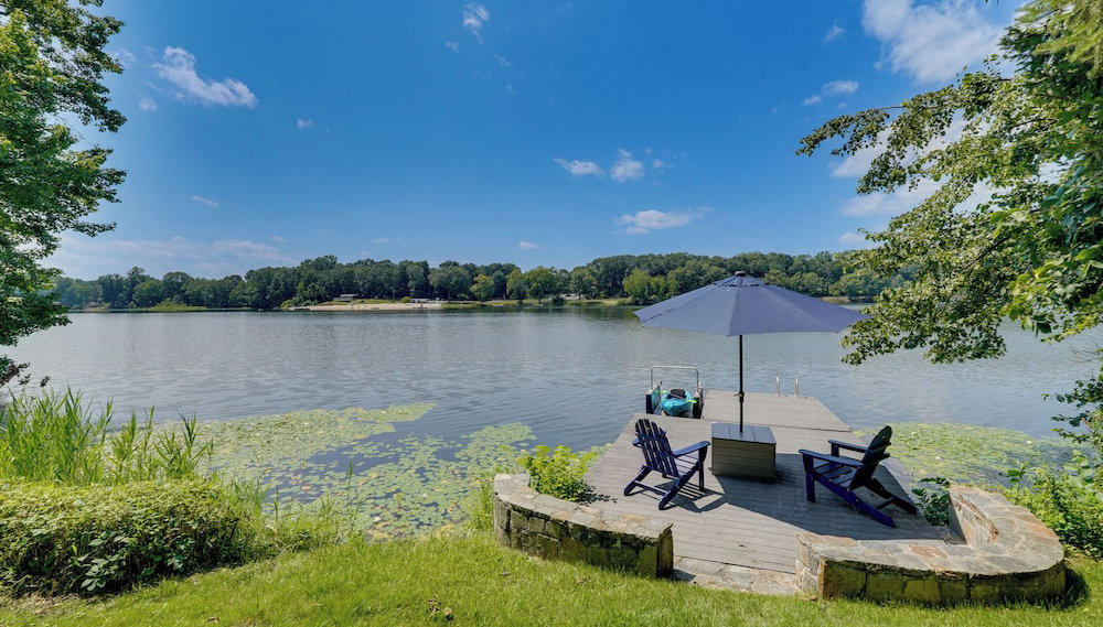 Lakefront Brewster Vacation Rental w/ Private Dock - Foto 1, Imagen principal