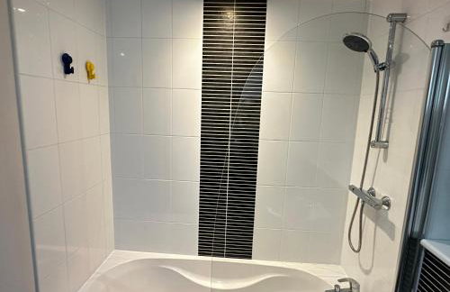 Beach Side APT with Home Cinema - Photo 24