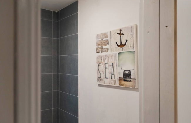 Sleek City Getaway - Walkable & Free Parking - Foto 16