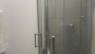 studio apartment with small kitchen and bathroom - Foto 2