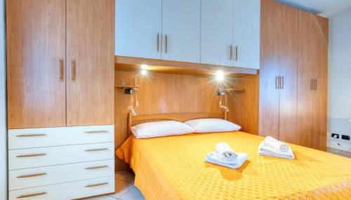 GuestHost - Casa Valza - Foto 2, towels, wardrobe