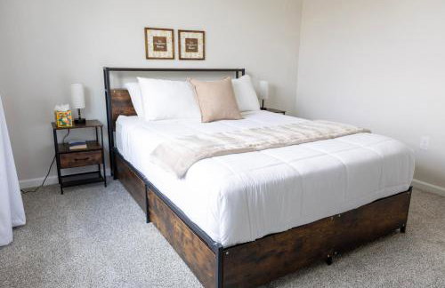 Holistic Campus Rental, LLC - Private Bedrooms in Shared Home with Shared Kitchen - Foto 27