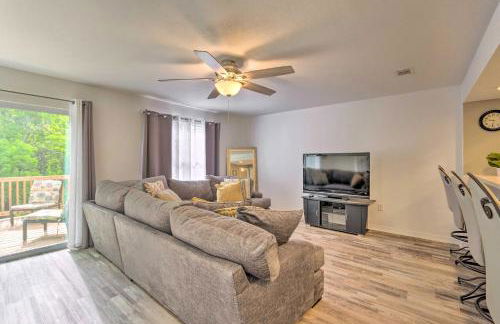 Updated Townhome with Deck about 12 Mi to Beaches! - Foto 1