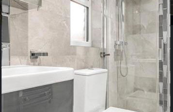 Family Friendly fully refurbished 3 bedroom, 3 bathroom property in London - Foto 33