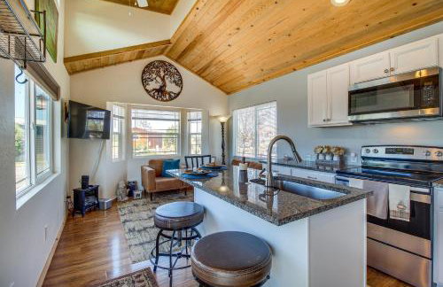 2 Mi to Rainbow Lake: Lovely Lakeside Tiny Home - Foto 1
