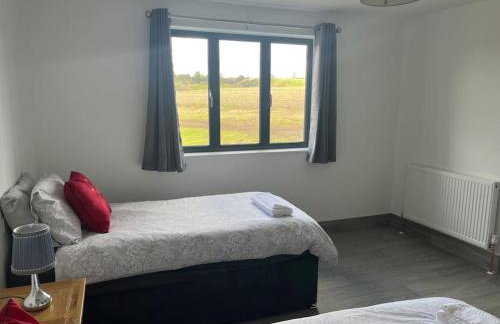 POPPY LUXURY LODGE Sleeps 8 at Fairview Farm, Ravenshead, Nottingham Near Sherwood Forest, Dog Friendly, Farm Stay great for wedding groups, families, Hen Do's, friends gatherings with amazing views - Foto 37