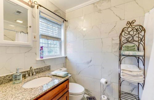 Secluded Newport Getaway with Fire Pit and Grill! - Foto 16