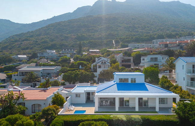 Unwind in Coastal Charm at Villa Santorini - Photo 24