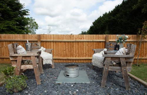 City to Country Retreat Luxury Cottage with Hot Tub - Foto 52