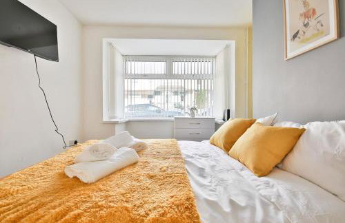 3-Bed Contractor Ready Stay Near City & M4 Access with Parking & Wi-Fi - Foto 5