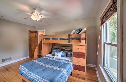 Pet-Friendly Lake Getaway 1 Block to Beach! - Foto 22