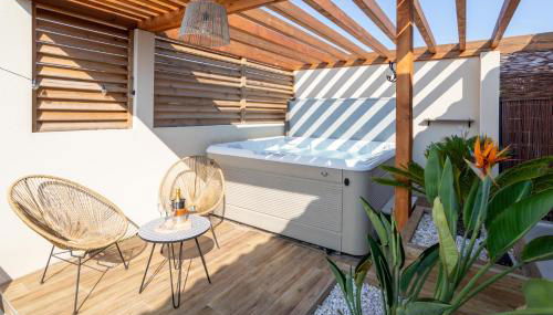 L'entre deux-suite romantique - jacuzzi privatif - clim réversible - wifi - Foto 2