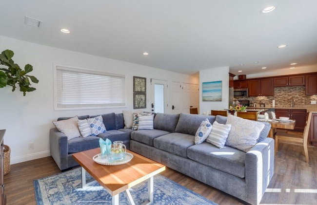 Beautiful Remodel 3 Bedroom 2 Bathroom Home With Pool & Jacuzzi - Foto 25