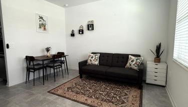 Apartment for remote workers or travel nurses - Photo 4