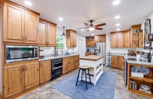 Beaver Lake Getaway with 2 Decks, Grill, and Views! - Foto 9