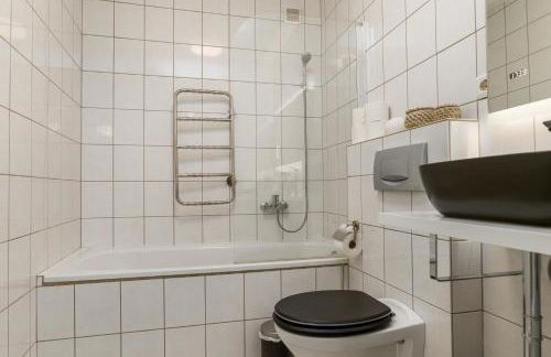 Elbling Appartement for 4 People - Billiards - 2 Bedrooms - 2 Bathrooms - Balcony with Mosel View - Parking - Wine Barrel Bar - Fully Equipped Kitchen - Netflix - WaipuTV - 3 km from Cochem - Foto 24