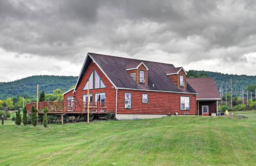 Steps From Lake George! 8-Acre Home with Dock Access - Foto 26