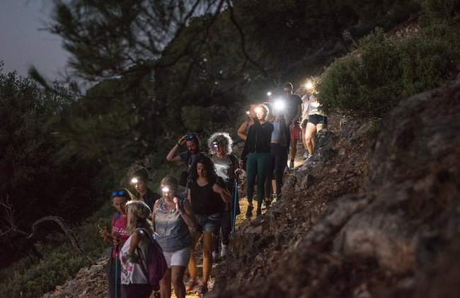 Caminata al atardecer Profitis Ilias Mountain - Foto 10