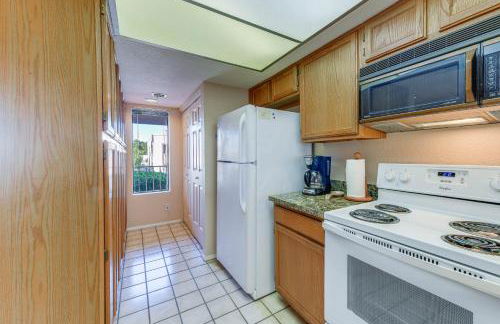 Steps to Pool and Hot Tubs! Snowbird Escape in Mesa - Foto 9