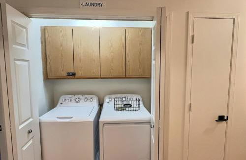 The Sawyer Hideaway - 3BR 2B with Hot Tub & Fire Pit - 5 mins to beach - Photo 21