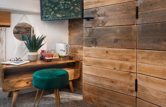 Windermere Central Hotel - Room 4 - Photo 8