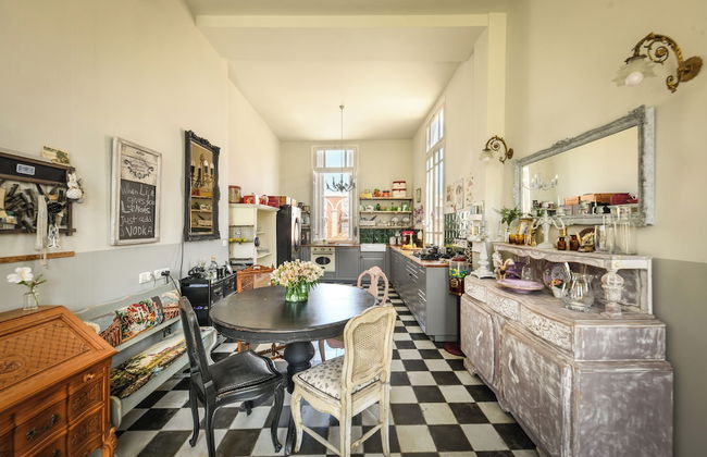 Elegant 1BR Apt w Balcony in the City - Photo 15