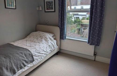 Charming 3-Bedroom House in Bristol with Garden - Perfect for Families - Foto 18