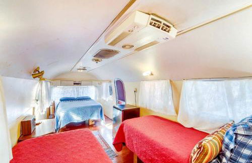 Luxury Airstream Campsite Nestled Beneath Oak Trees Outside of Austin, Texas - Foto 21