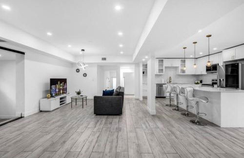 Contemporary Family Oasis Pool and Comfort - Foto 10