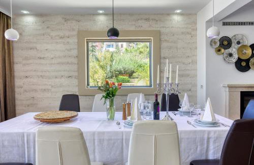 LUXURY VILLA PARADISE 120m from sandy beach, heated pool, billiard, max 12 pax - Foto 17