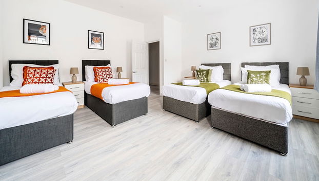 Brand New Town Center, Free Fast WiFi, Balcony By Redwood Stays - Foto 2, Zimmer