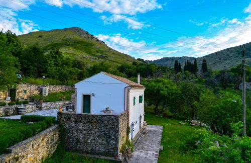 'Perithyron', Konstantina's House, Old Perithia - An Authentic stone Retreat in Corfu's most Historic Village - Photo 10