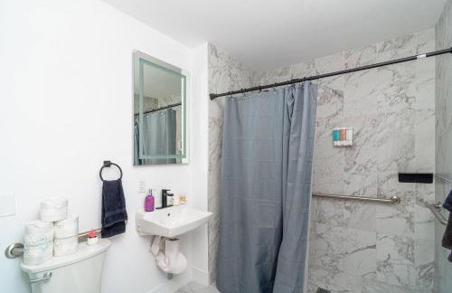 Modern 1BR Suite with King Bed Near Brickell, Downtown & Wynwood - Foto 6