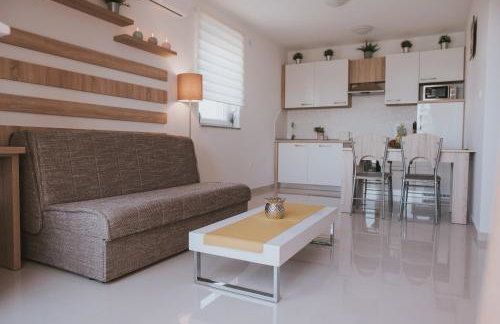 Poolside Hideout Apartments - Photo 22