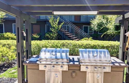 Top Floor-Work Here-Walk Downtown-King Bed - Foto 21